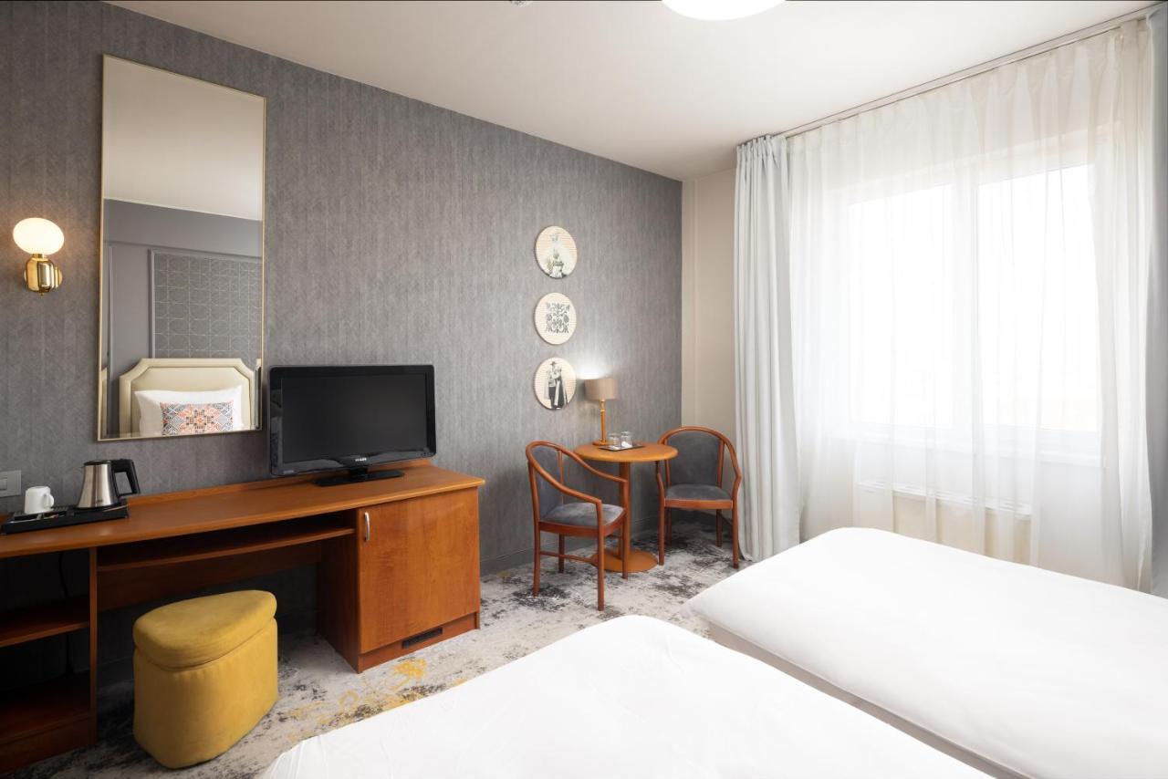 Mercure Sibiu Airport Exterior photo